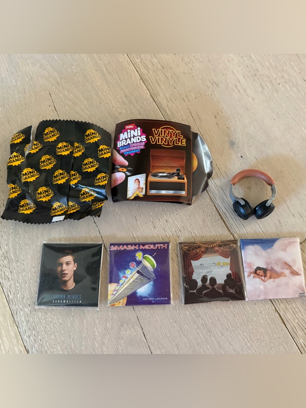 Mini brands Vinyl lot- Headphones Accessory and four records